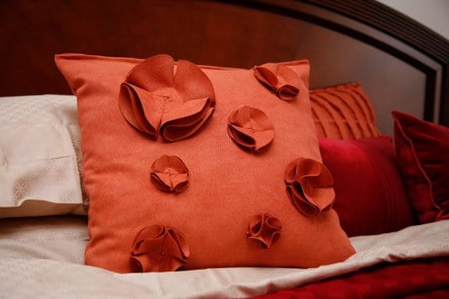 Chọn hoa văn hoạ tiết cho bộ ghế sofa và giường ngủ phù hợp