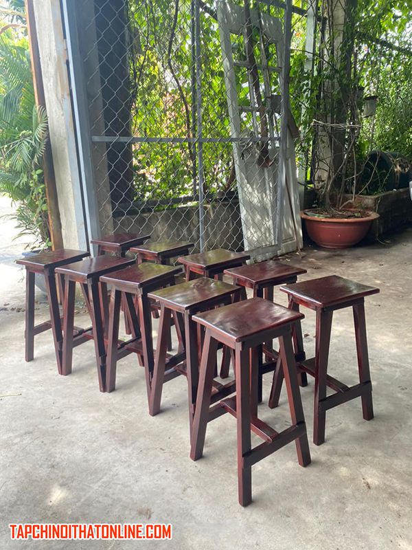 Ghế đẩu gỗ bình dân