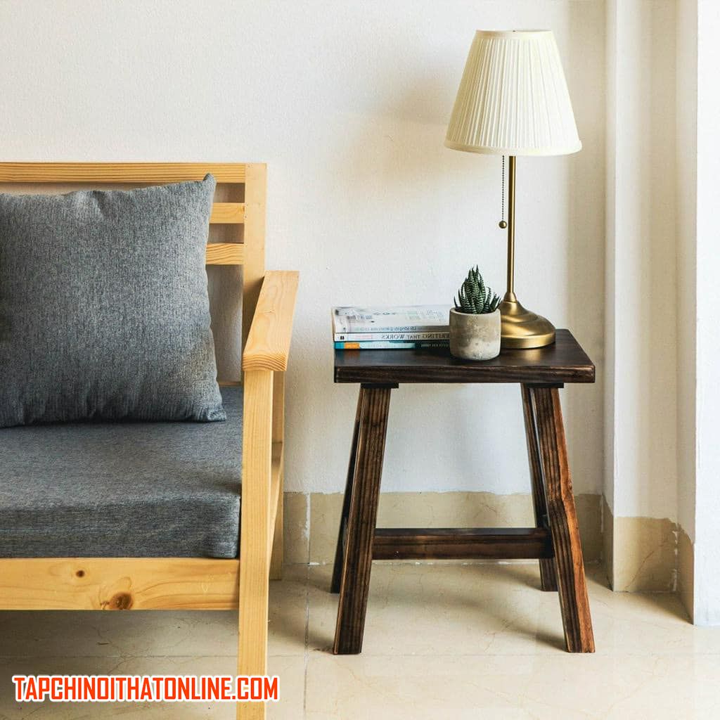 Ghế đẩu trang trí bên cạnh sofa